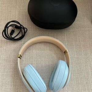 Beats Studio3 wireless over the ear headphones